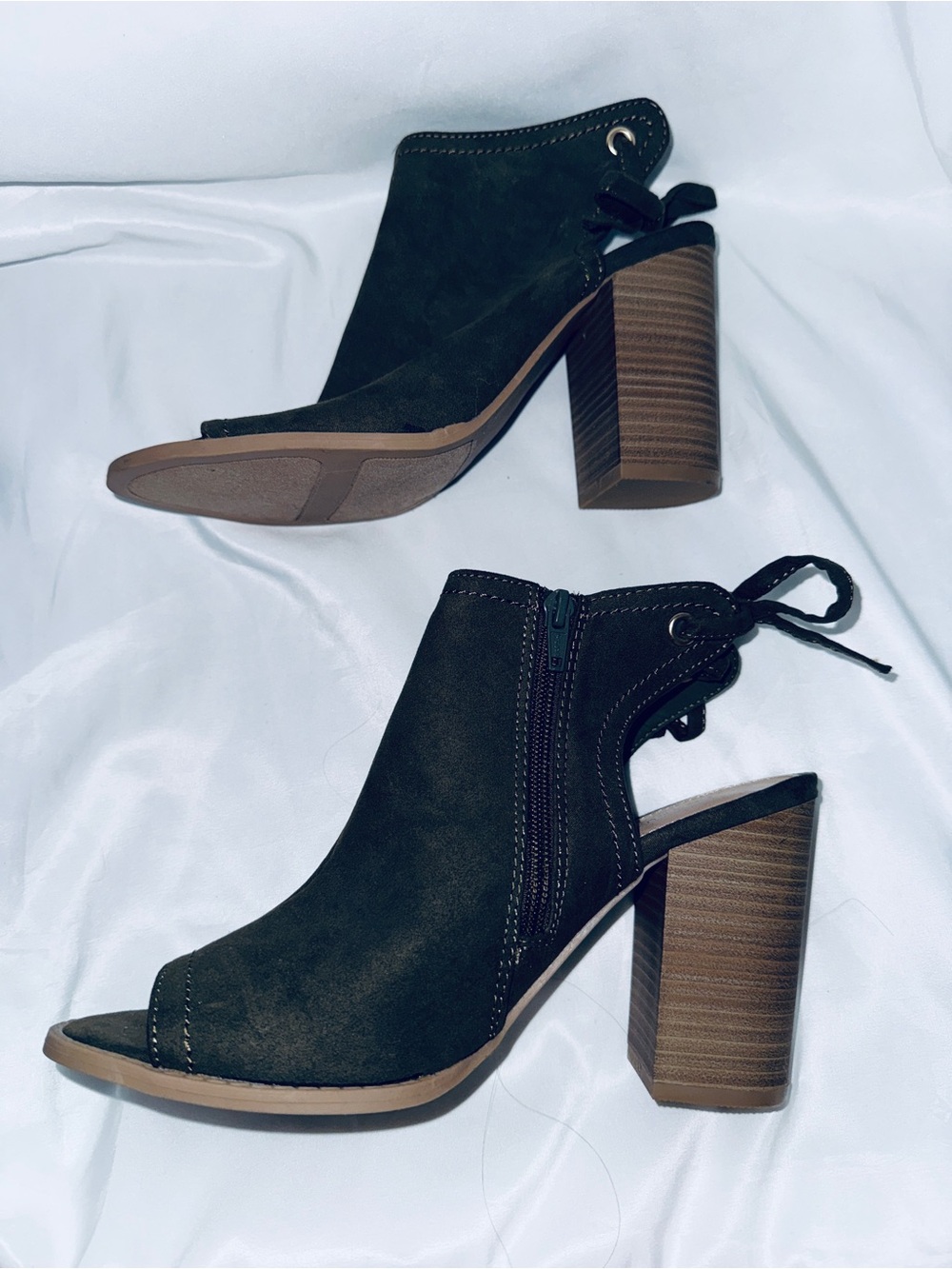 Green open toed heels